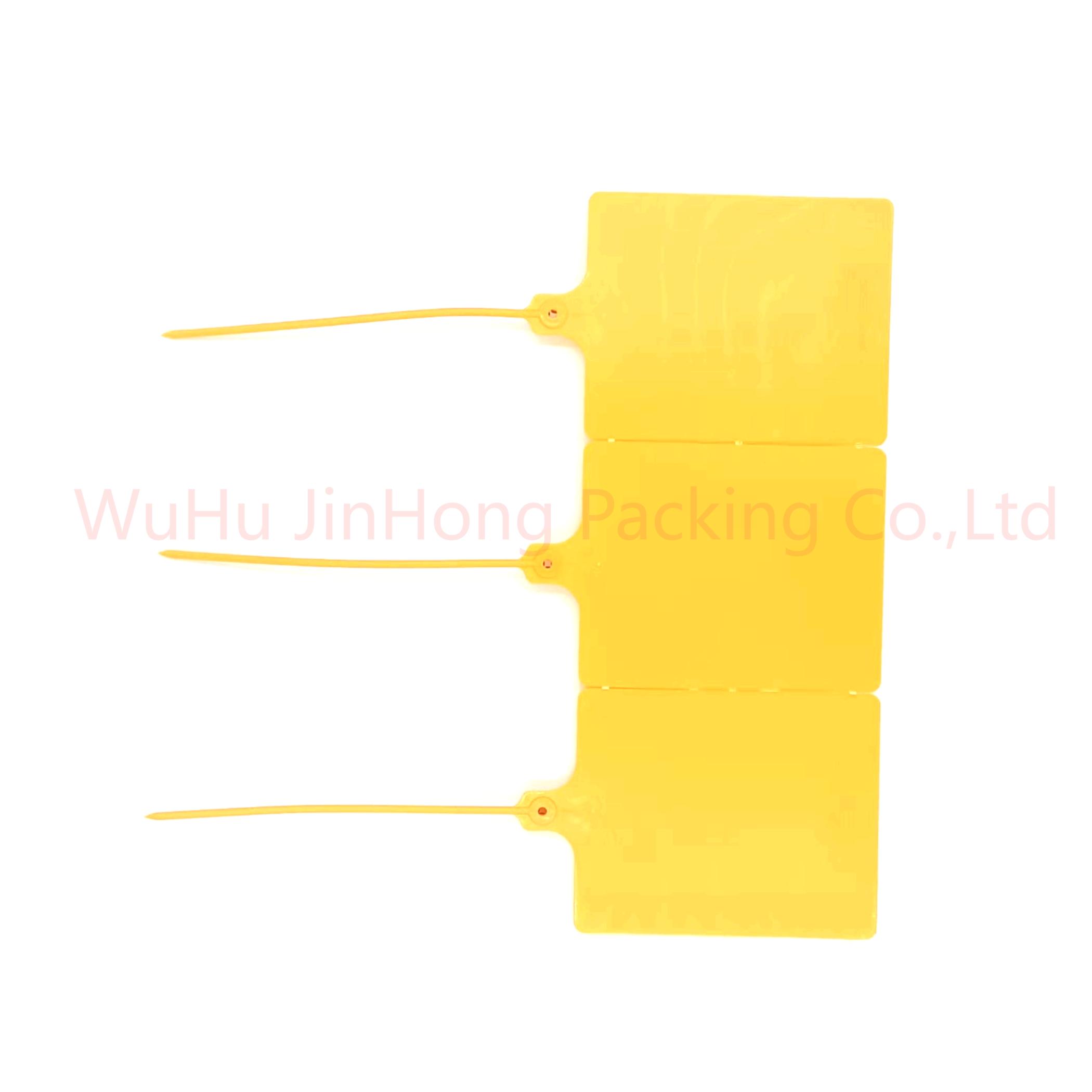 更清晰醒目的超大吊牌,由高强度聚丙烯材料制成的安全塑料铅封 JHP067-1 3 采用全新聚丙烯材料制成,韧性好,耐低温,不易破损,成本低,化学稳定性好。吊牌尺寸明显大于普通塑料封条,便于打印更多信息或用于明显标识。识别性更强,可通过激光、烫印等方式打印商标、图案、序列号、条形码等,便于识别和追踪。可应用于多个行业,确保物流运输和货物安全:物流行业:用于包装箱、集装箱、托盘等,确保货物在运输过程中的安全。-在农业领域,可用作果树和园林苗木的标志,标记品种、编号、种植信息等。-服装、鞋类和箱包行业:为防止商品在销售过程中被篡改或偷窃,它还可用作价格、尺寸、款式等信息的吊牌。-在其他领域,如电力、石油、化工等行业,设备维护、抽样检查等过程中都要用到标识和封条。